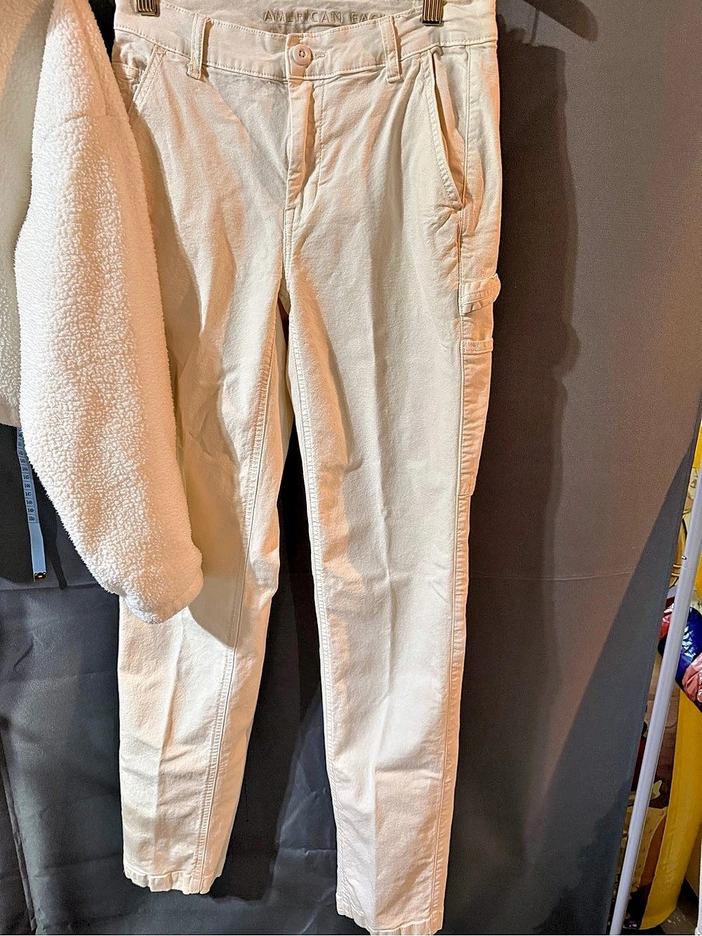 American Eagle Cargo Pants in cream Like New
